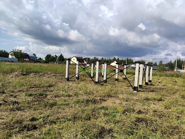 Монтаж свайного фундамента с увеличенным цоколем 